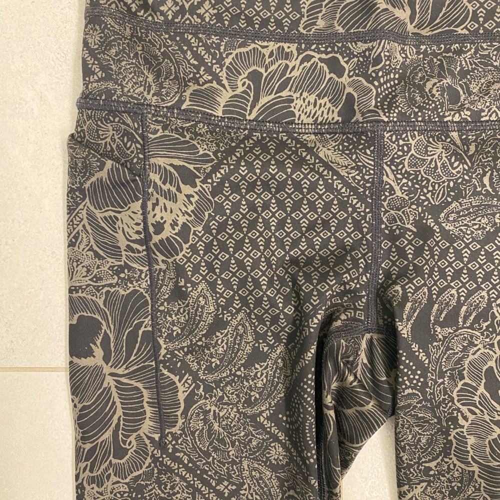 Athleta Floral Patterned Black 7/8 leggings